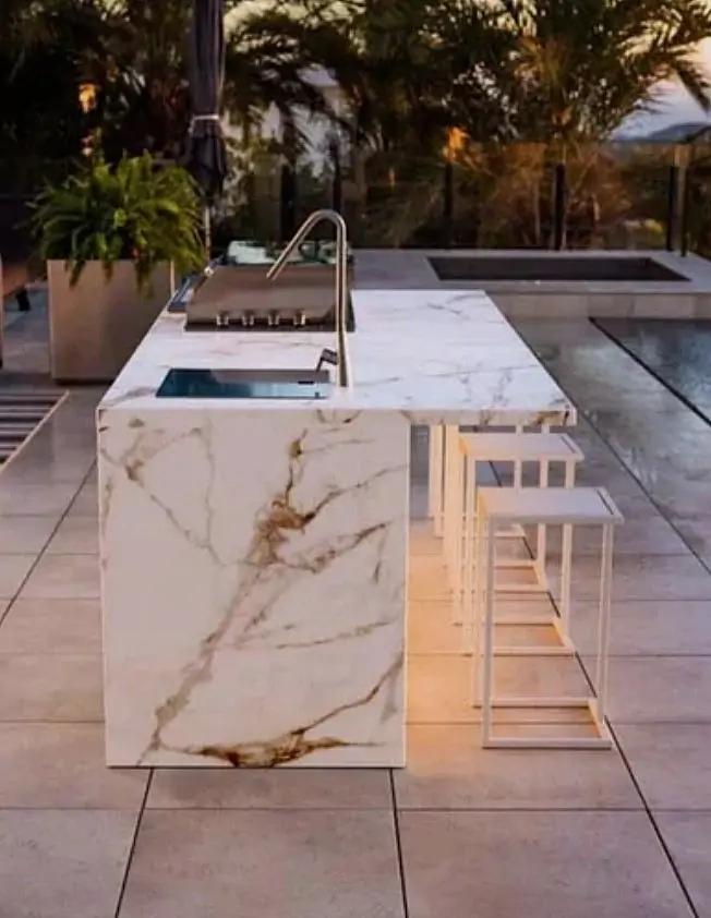 sleek-aventura-bar-professional-custom-modern-luxury-outdoor-kitchen-bbq-grill-316-stainless-stone-black-calcutta-marble-1